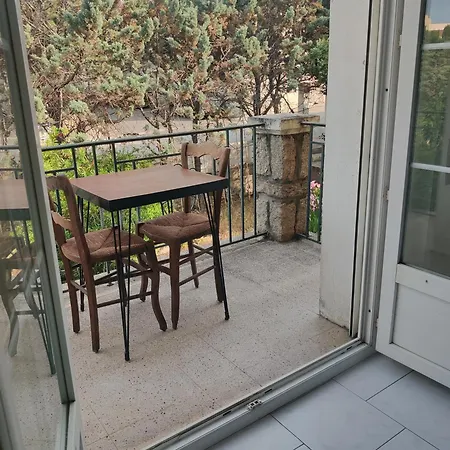 Proche De La Plage, Vue Avec Parking